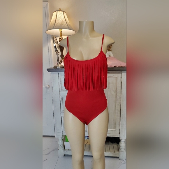 Elegant Red One-Piece Swimsuit - Picture 4 of 4